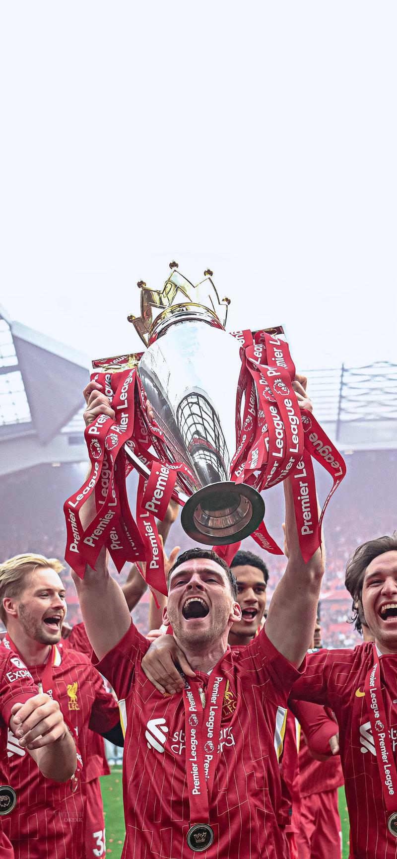 尼斯vs罗马欧联比赛期间法国警方拘捕102名球迷，并缴获很多武器（法国警方在欧联尼斯对罗马比赛期间拘捕102名球迷并缴获大量武器）