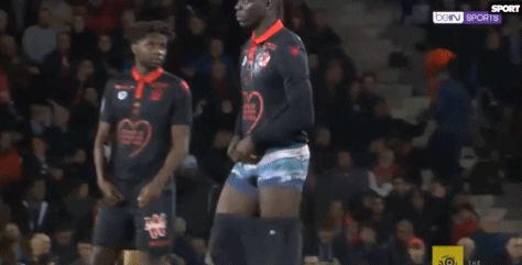 意甲战报：莫雷诺替补救主，比萨2-2卡利亚里（意甲快讯：莫雷诺替补建功，比萨2-2战平卡利亚里）