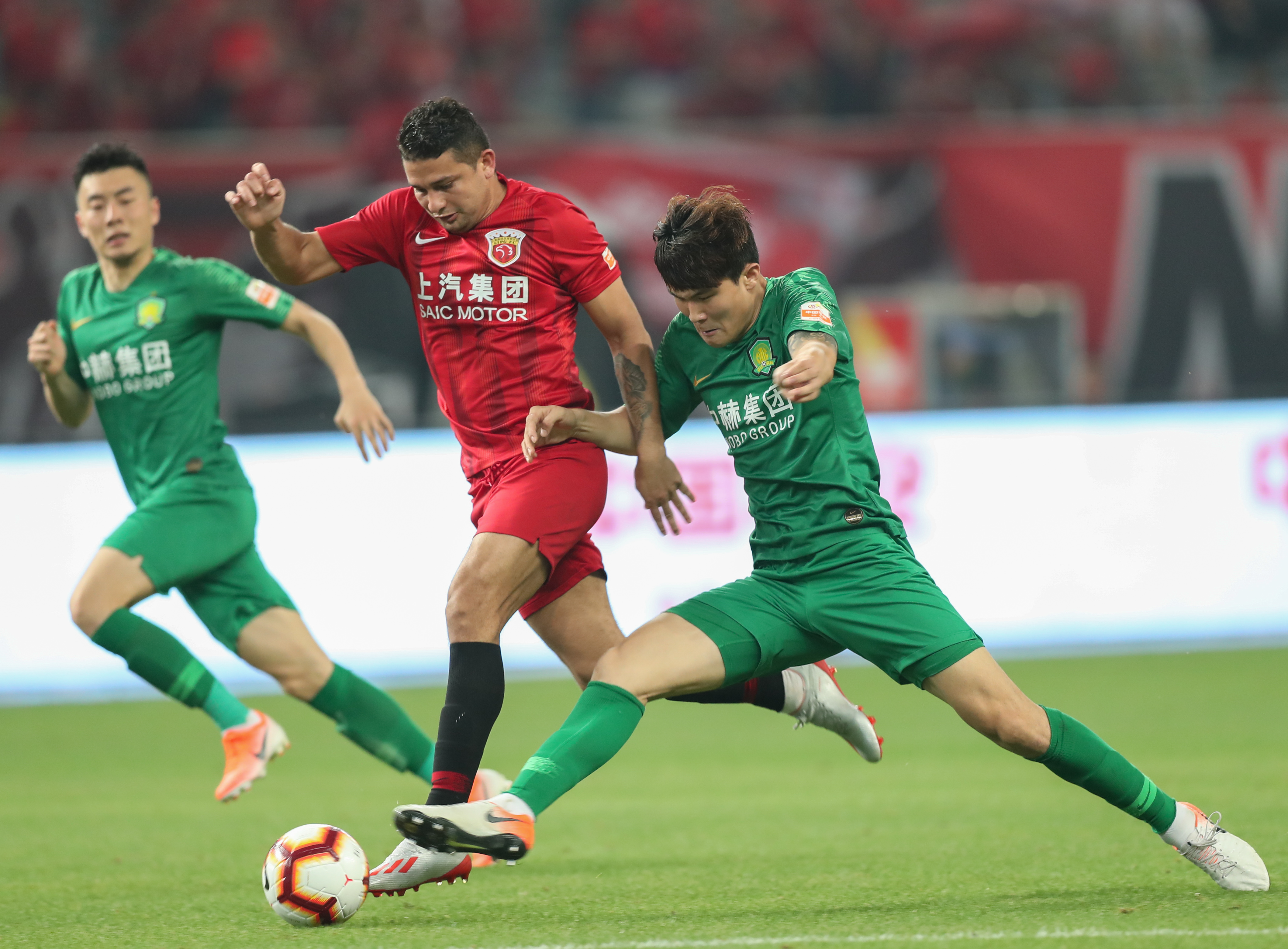 世体：施洛特贝克仍犹豫与多特续约，皇马与巴萨将争夺他（世体：施洛特贝克续约多特仍观望，皇马巴萨拟展开争夺）