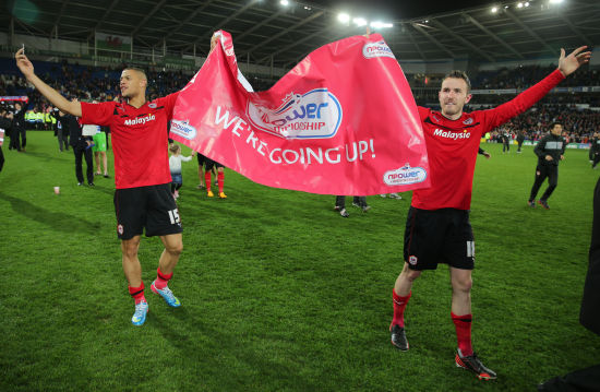 “黄袍”加身，里约热内卢基督像穿上黄潜球衣（里约基督像披上黄潜战袍）