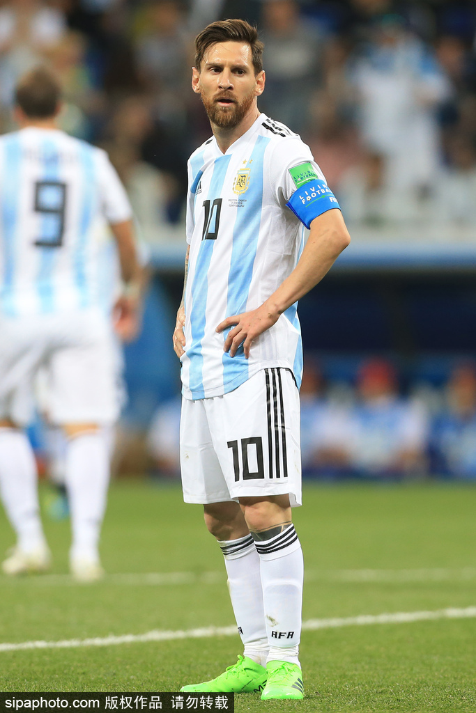 印度球迷：梅西身边人太多根本看不到他，我们要求退款（印度球迷称梅西被人群包围难以看见，要求退款）