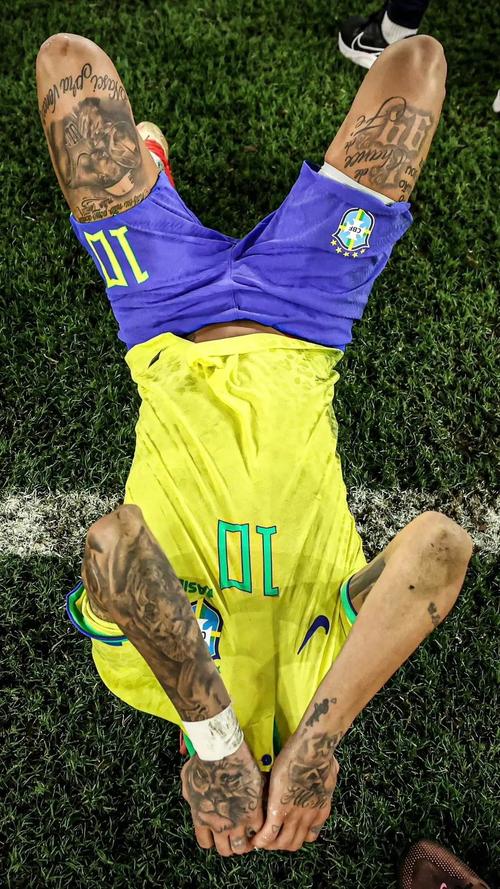 毛剑卿谈汪士钦红牌：给年轻人点自信吧，再网暴把人家暴死了（毛剑卿评汪士钦红牌：别再网暴了，多给年轻人一些自信）