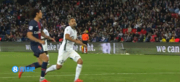 记者：曼联希望姆伯莫12月21日踢完维拉后再去参加非洲杯