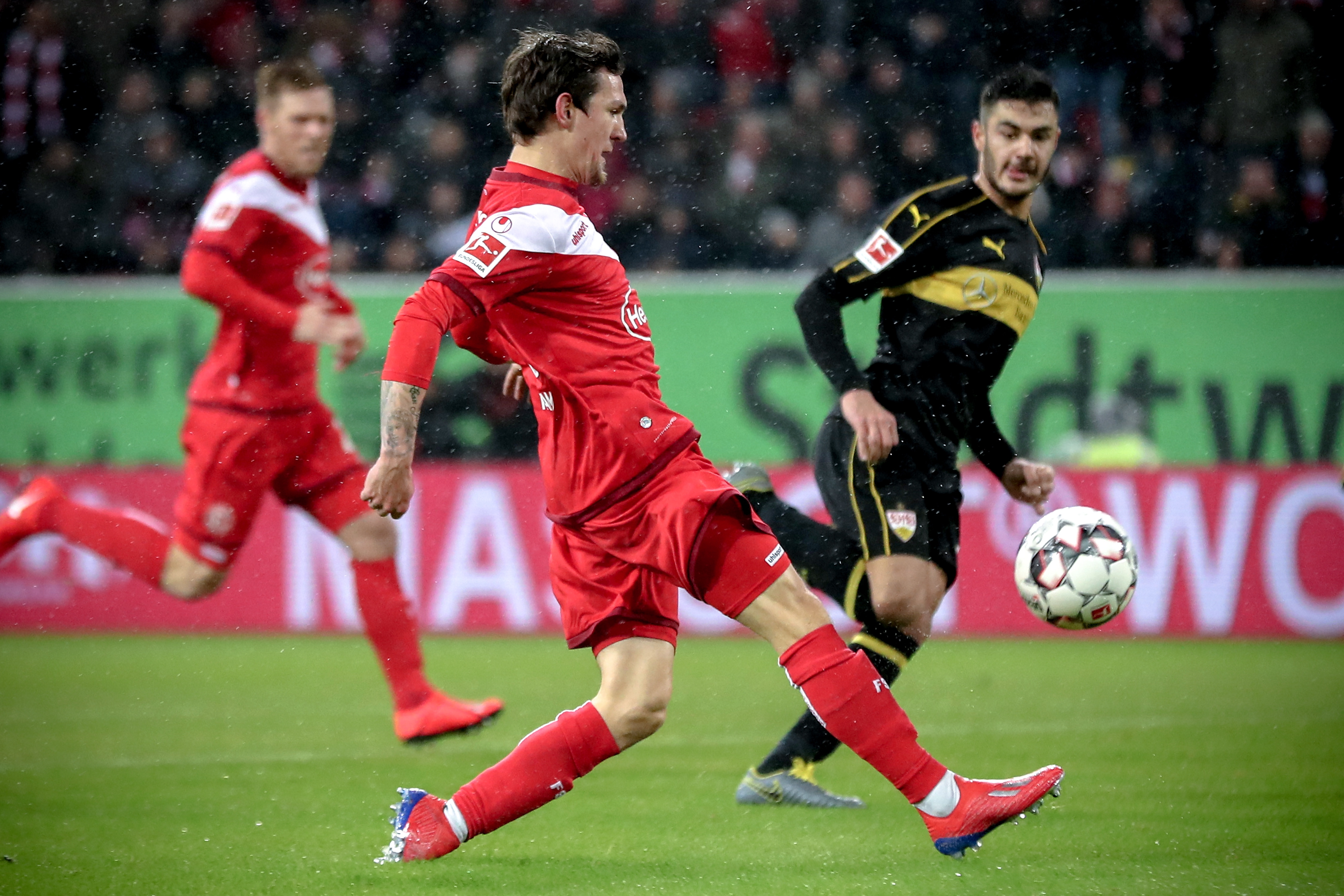 追梦发问什么比感恩节大餐更糟糕？网友：球队老将揍年轻队友（追梦发问：还有比感恩节大餐更糟的吗？网友：球队老将暴打新秀）