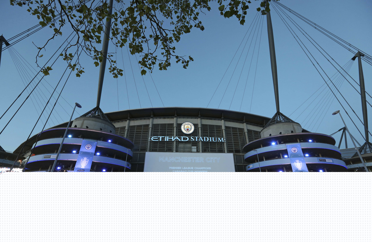 TA：旗帜与歌声并行，球迷组织让曼联主场再度鲜活（TA：旗海与歌浪齐起，球迷组织重焕曼联主场活力）