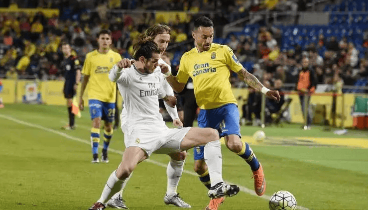 电讯报：纽卡有意引进小将斯密特，该球员非常乐意在一月加盟（电讯报：纽卡追逐小将斯密特，球员愿一月加盟）